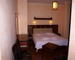 Hotel Univers 3*